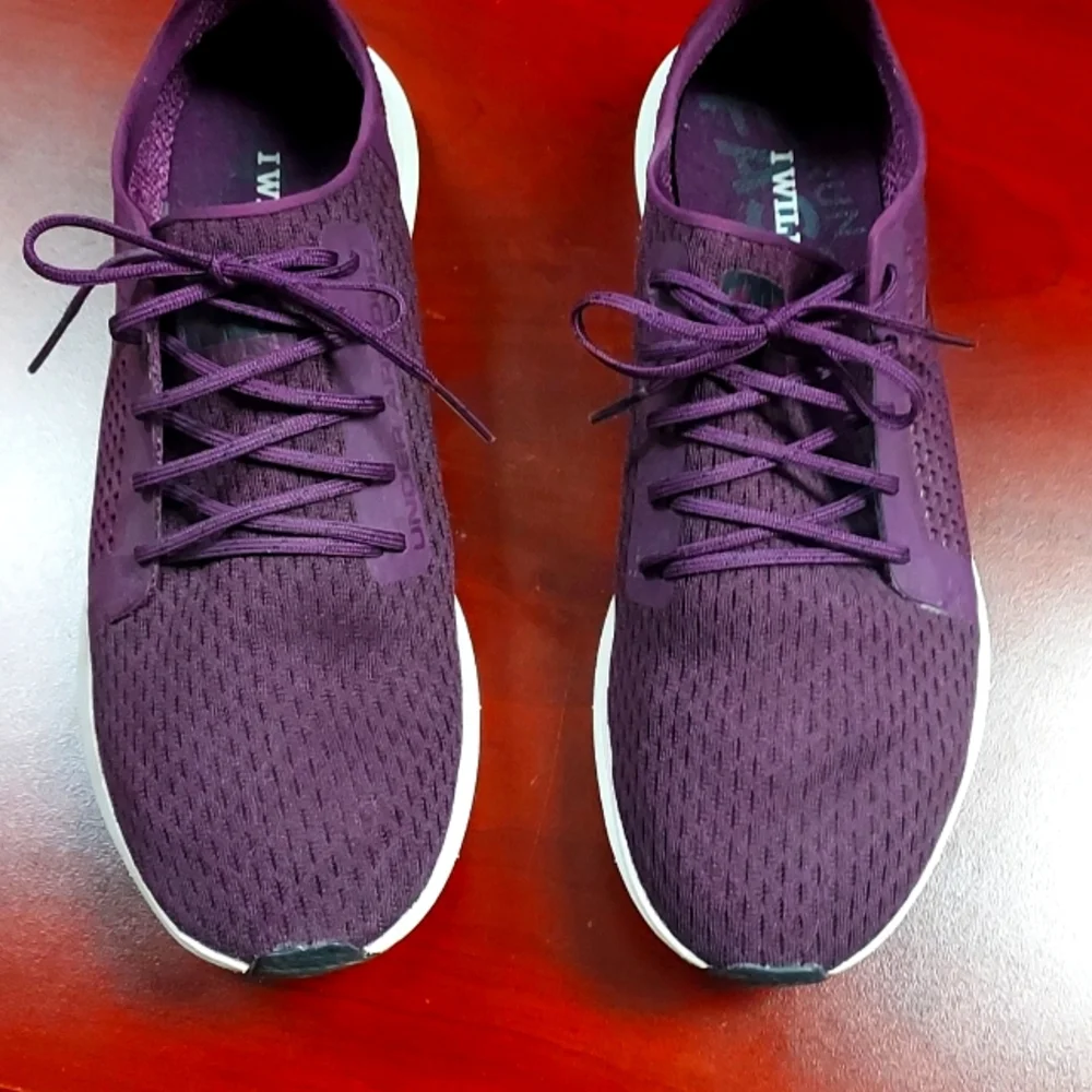 Excellent used Under Armour Sway womens sneakers- sz. 9 (fits like 8.5)